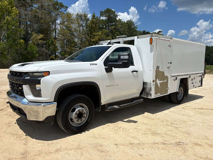 2021-chevrolet-3500hd-image-1