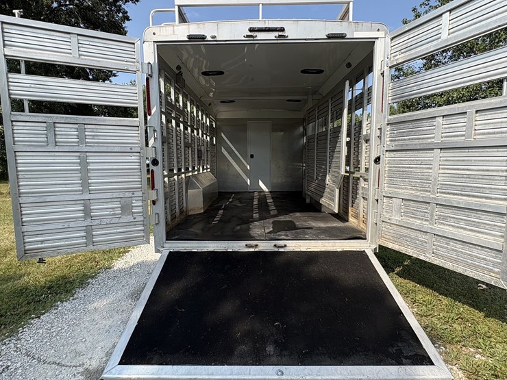 2018-bison-8011ldstlt-stock-combo-living-quarters-trailer-image-13