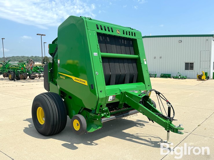2024-john-deere-561m-image-3