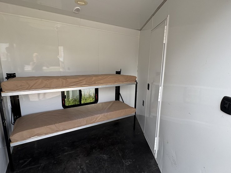 2018-bison-8011ldstlt-stock-combo-living-quarters-trailer-image-44