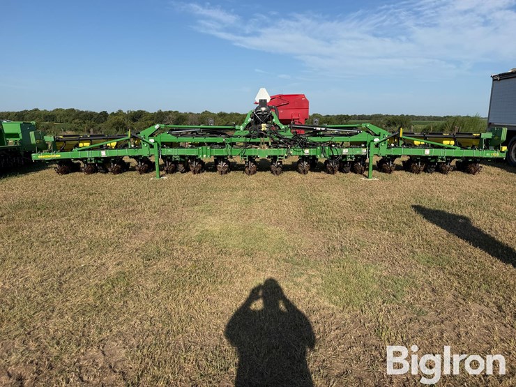 john-deere-1725-image-2