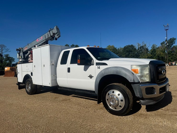 2011-ford-f550-image-1