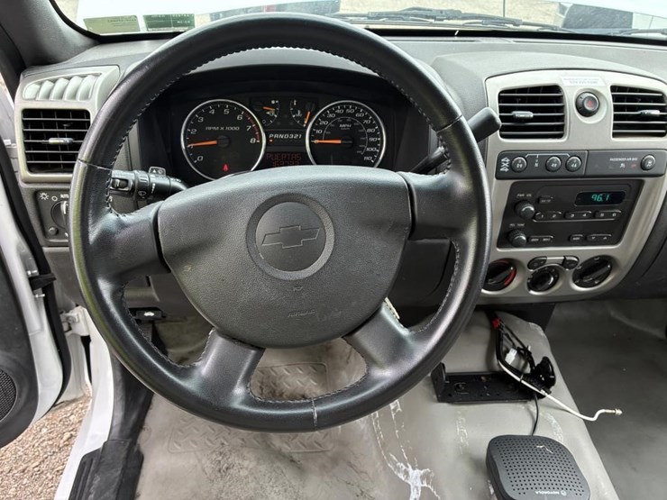 2011-chevrolet-colorado-image-11