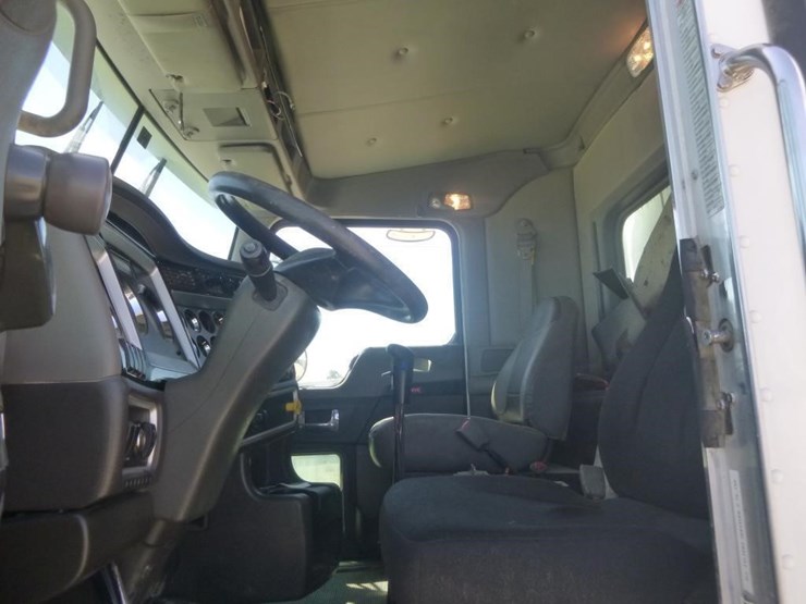 2011-kenworth-t400-image-9