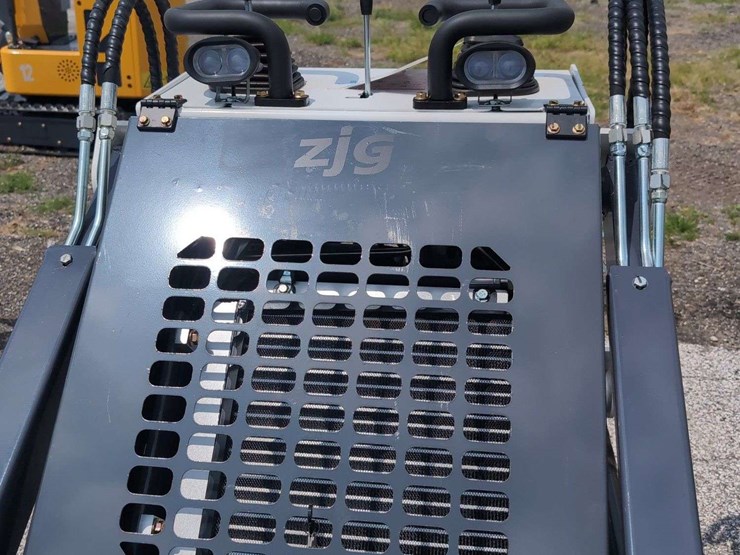 zjg-mini-skid-steer-loader-zj-380-(white)---15hp-image-5
