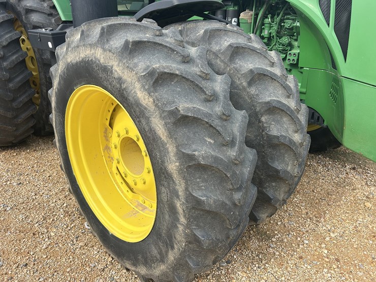 2013-john-deere-8285r-image-3