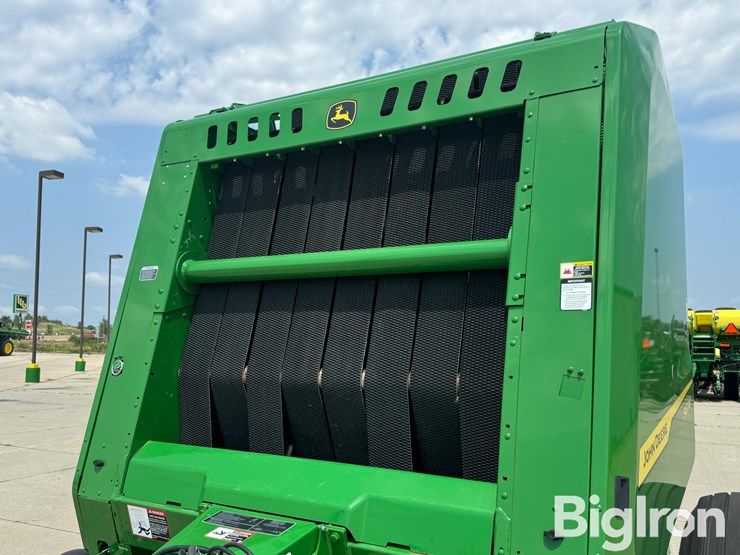2024-john-deere-561m-image-11