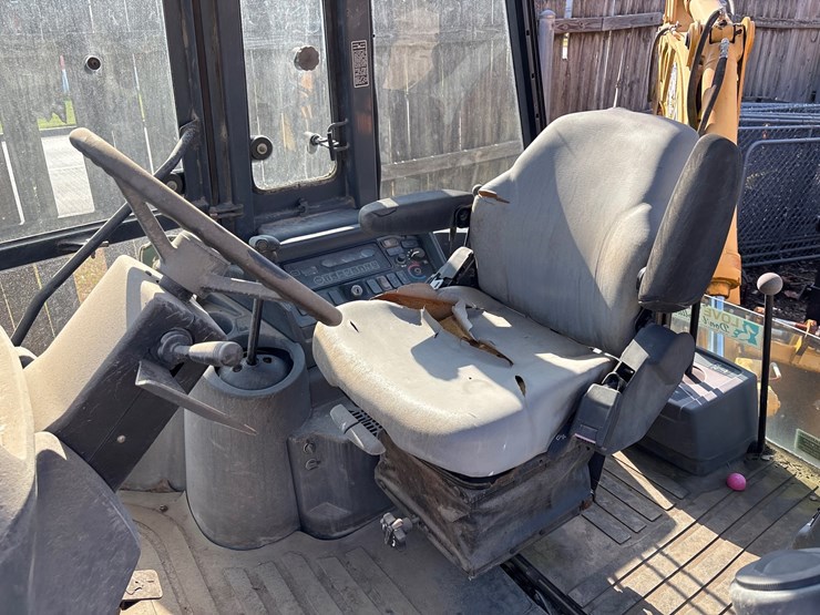 2005-deere-310g-image-12