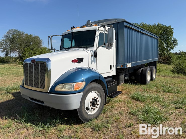 2005-peterbilt-335-image-1