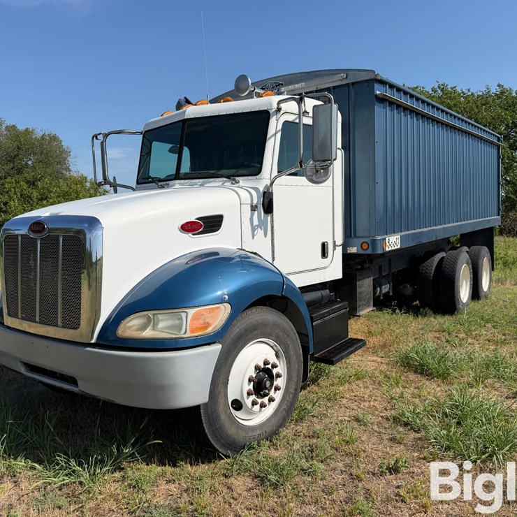 2005 PETERBILT 335