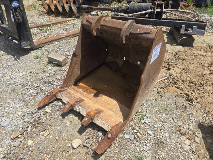 #24625-•-24"-bobcat-mini-excavator-bucket-image-1