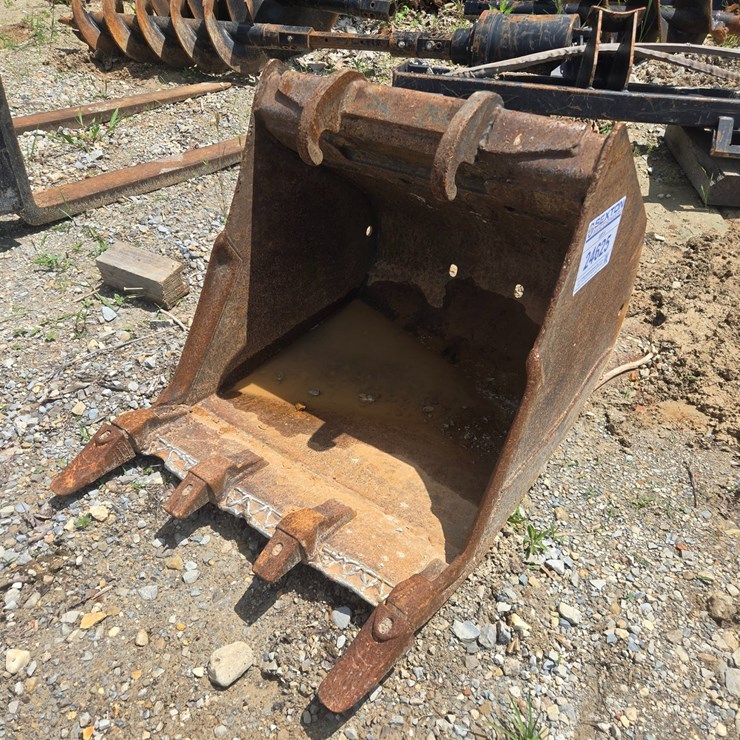 #24625 • 24" Bobcat Mini excavator Bucket