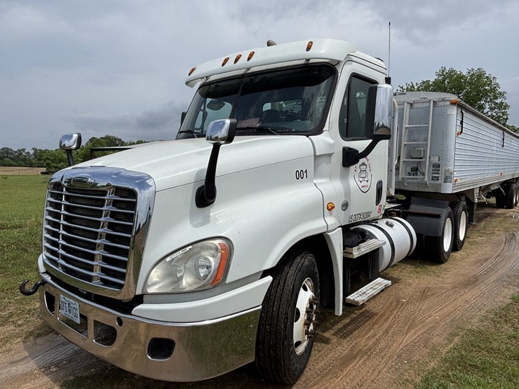 2015-freightliner-cascadia-image-1