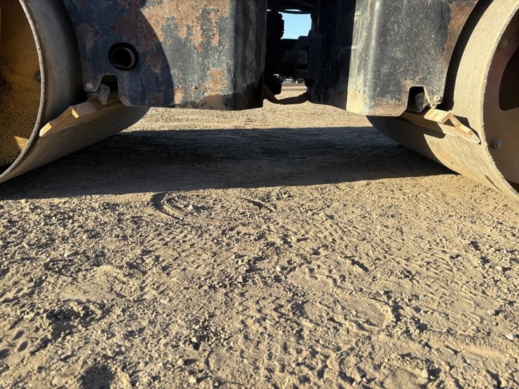 2006-caterpillar-cb-224e-image-9
