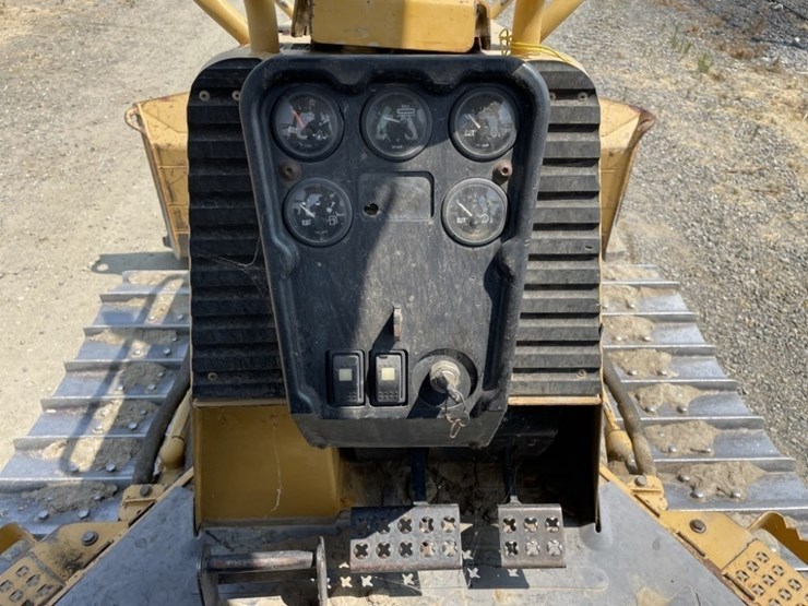 2002-caterpillar-d4g-image-23