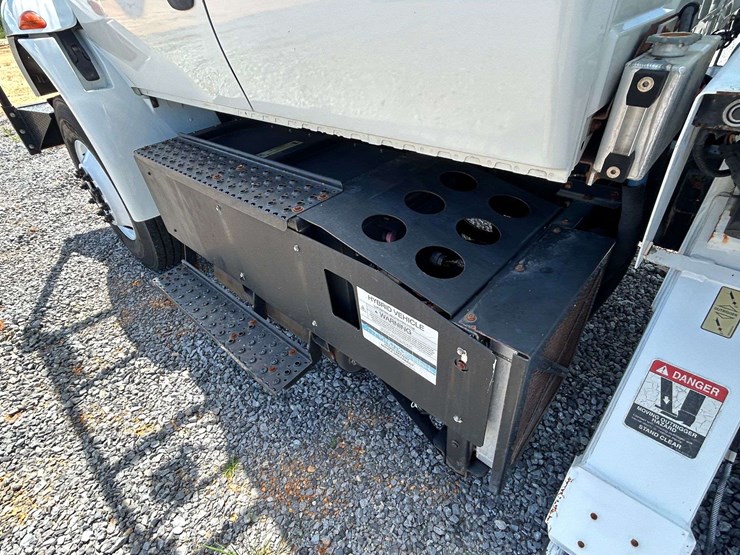 2011-international-durastar-4300-image-32