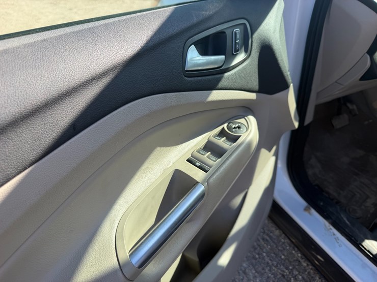 2016-ford-escape-image-8