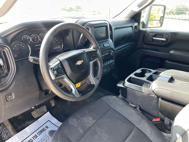 2023chevrolet-silverado-2500-4-door-crew-cab-4x4-pickup-truck-(176,756-miles)-image-11