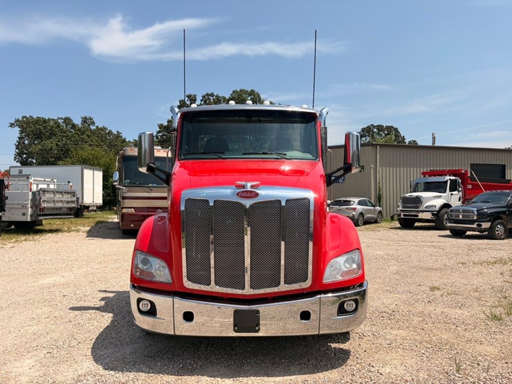 2020-peterbilt-579-image-12