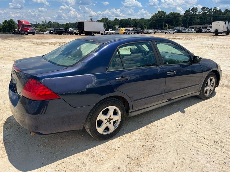 2006-honda-accord-4-door-sedan-(241,528-miles)-image-4