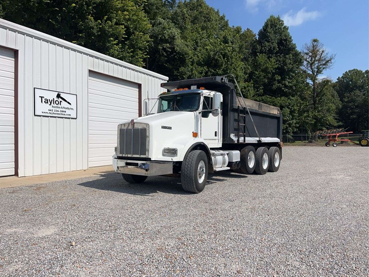 2019-kenworth-t8-series-dump-truck-image-3