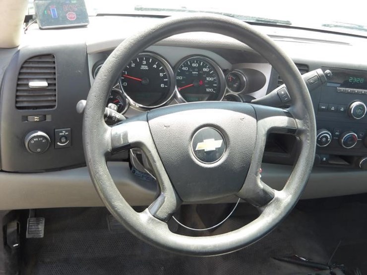 2011-chevrolet-silverado-2500-image-15