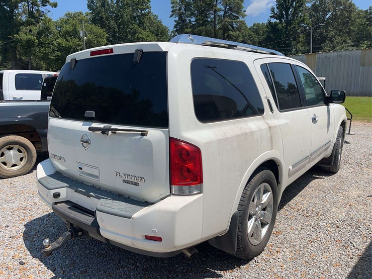 2011-nissan-armada-image-5