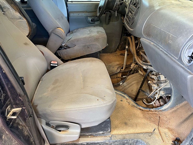 2006-ford-e150-image-28