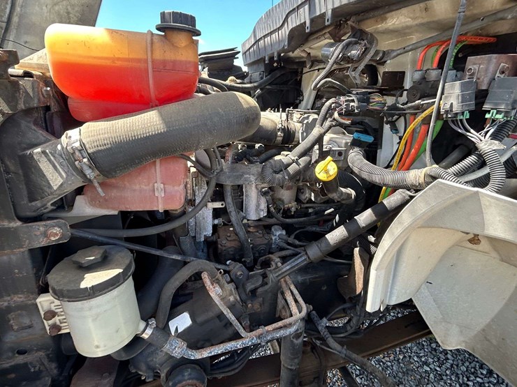 2011-international-durastar-4300-image-16