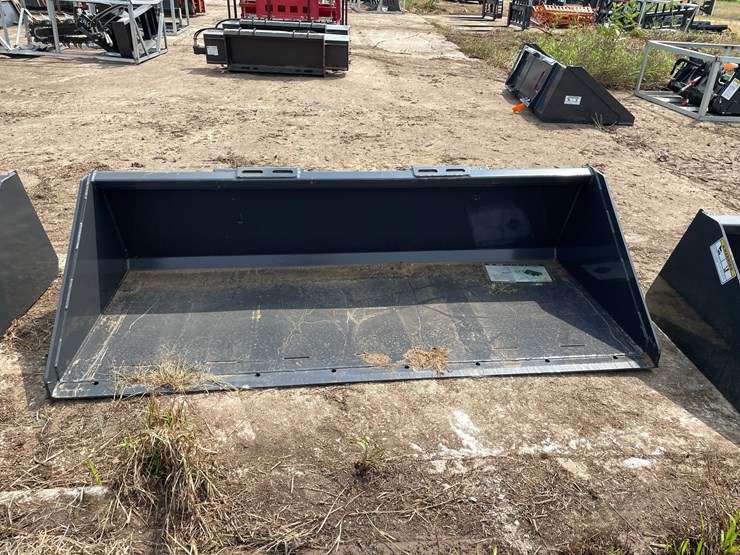 #9815-•-wolverine-82"-bucket-attachment-image-2
