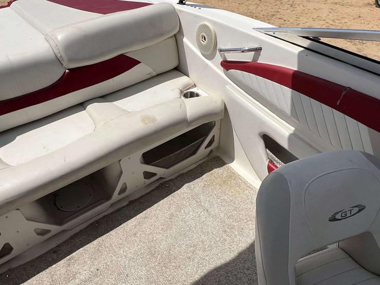 2007-glastron-gt-205-bowrider-boat-w/-volvo-penta-5.0l-v8-&-volvo-penta-sx-a-stern-drive-image-27