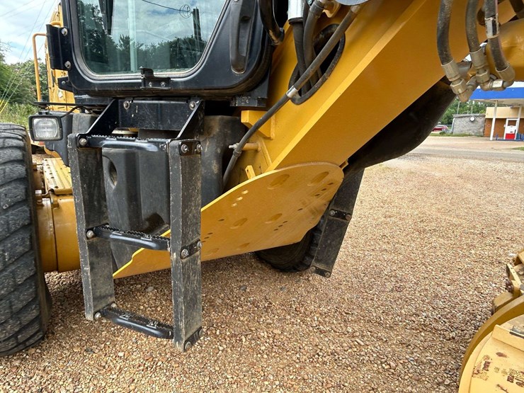 2020-caterpillar-140-image-33