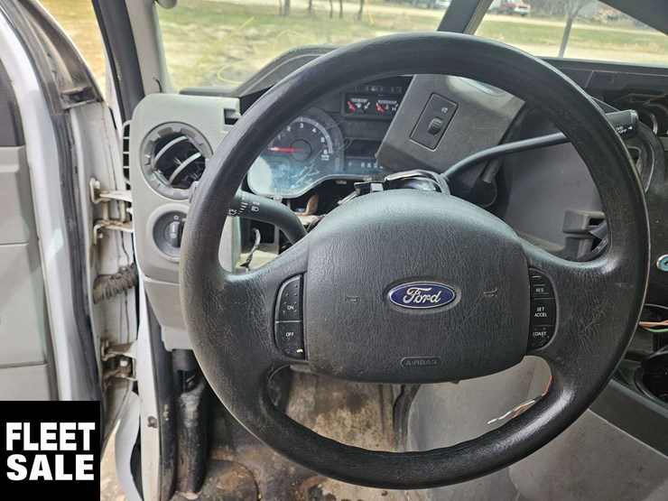 2010-ford-cargo-image-25