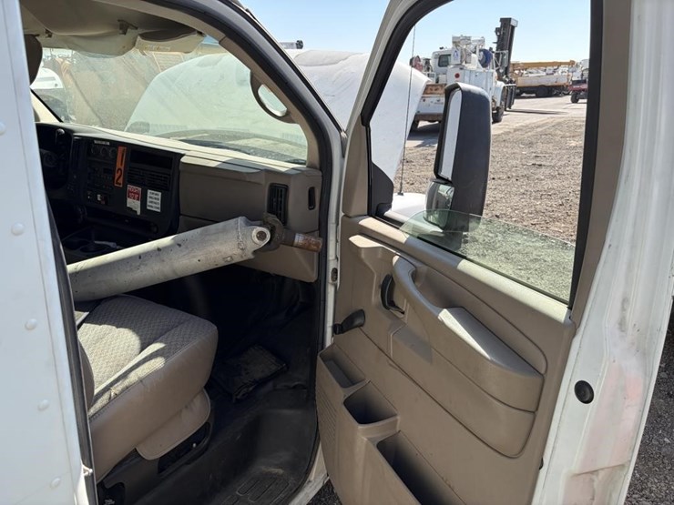2006-chevrolet-express-g3500-image-26