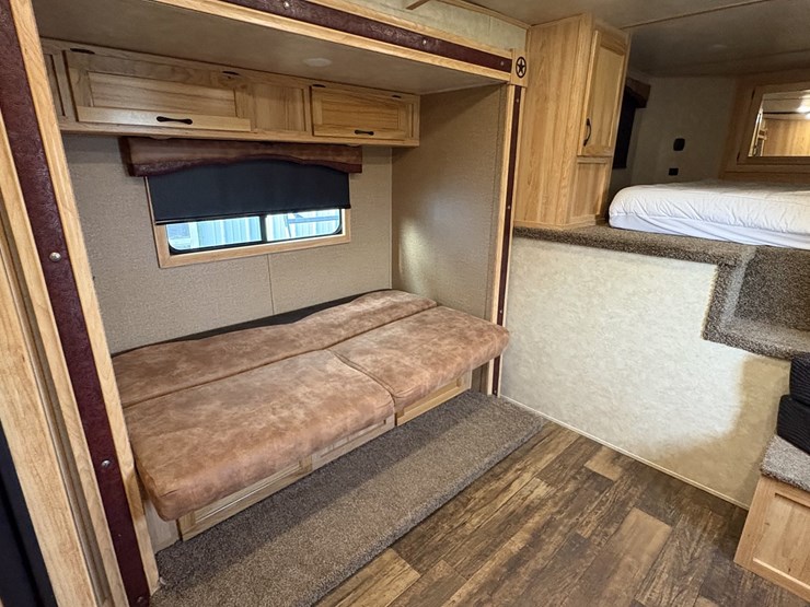 2018-bison-8011ldstlt-stock-combo-living-quarters-trailer-image-49
