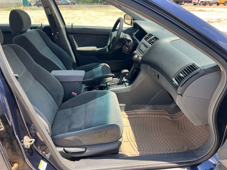 2006-honda-accord-4-door-sedan-(241,528-miles)-image-24