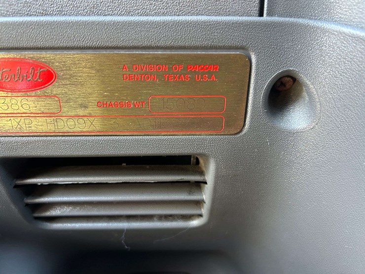 2010-peterbilt-386-image-45
