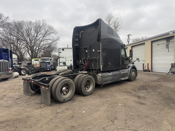 2019-peterbilt-579-image-2