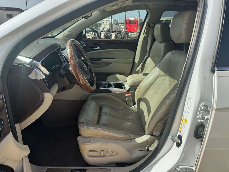 2014-cadillac-srx-image-10