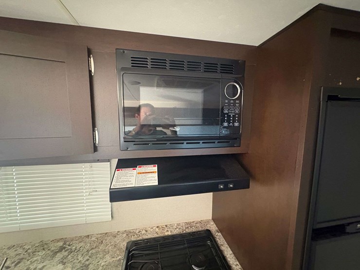 2018-sportsmen-le-32'-bumper-pull-camper-image-27