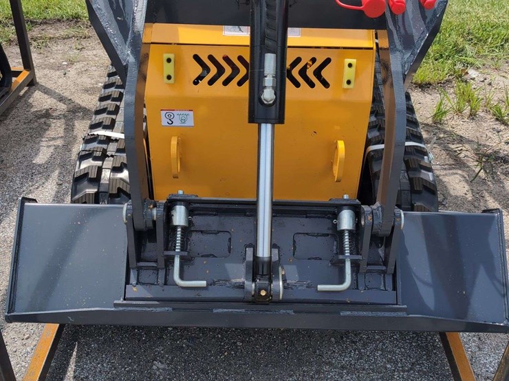 zjg-mini-skid-steer-loader-zj-380-(yellow)---15hp-image-2