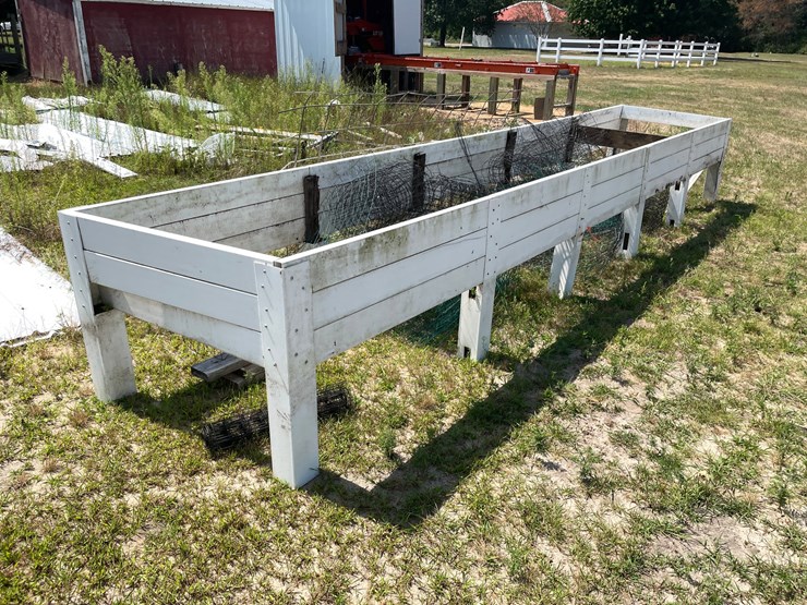 #7969-•-poly-raised-flower-bed-frame-with-rolls-of-wire-fencing-image-3