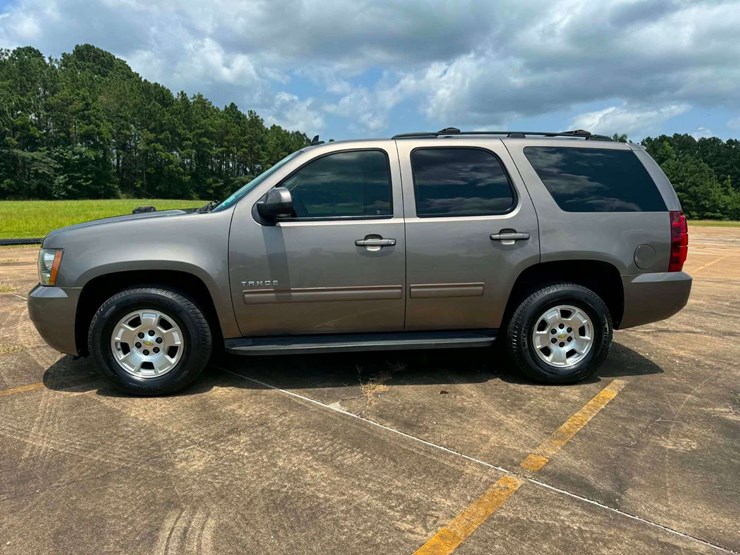2012-chevrolet-tahoe-image-2