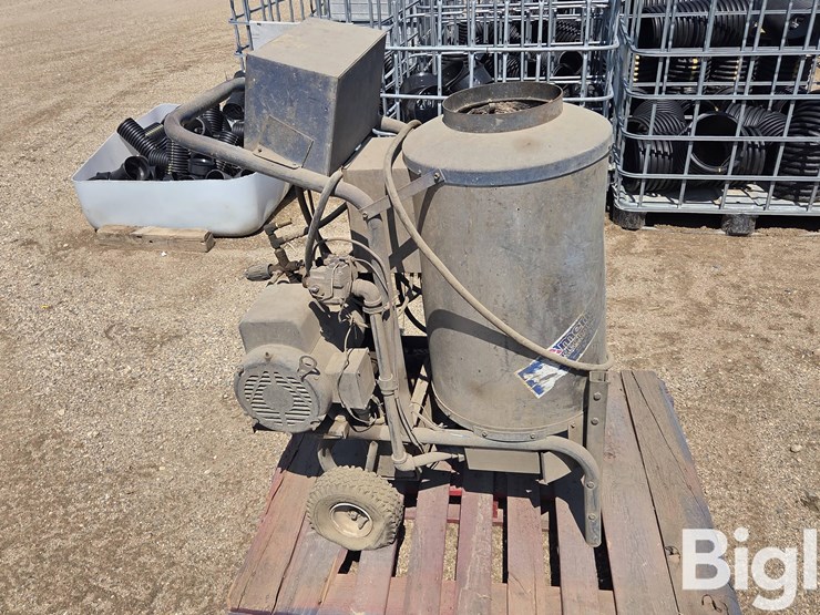 american-made-cleaners-hot-water-pressure-washer-image-8