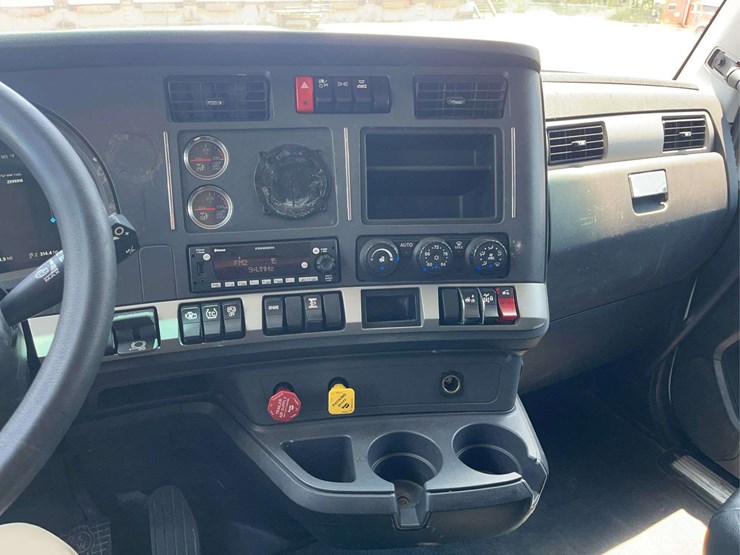 2022-kenworth-t680-image-19