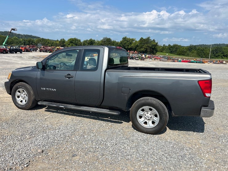 2005-nissan-titan-image-2