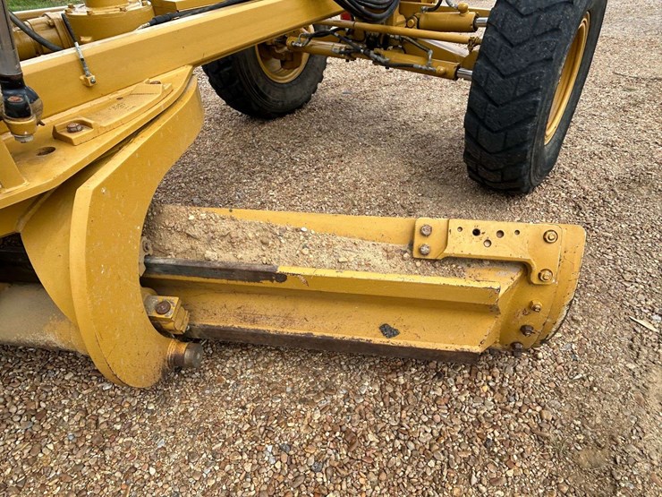 2020-caterpillar-140-image-32