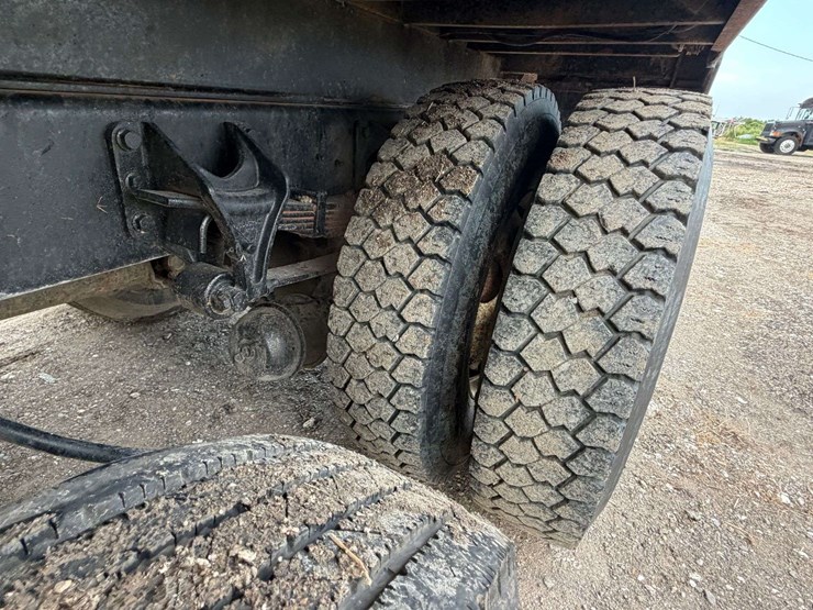 2006-ford-f750-image-19