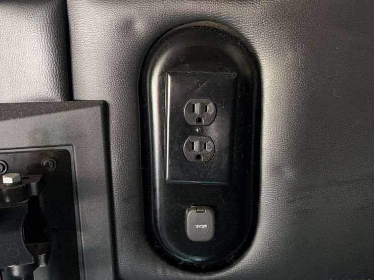 2022-kenworth-t680-image-25
