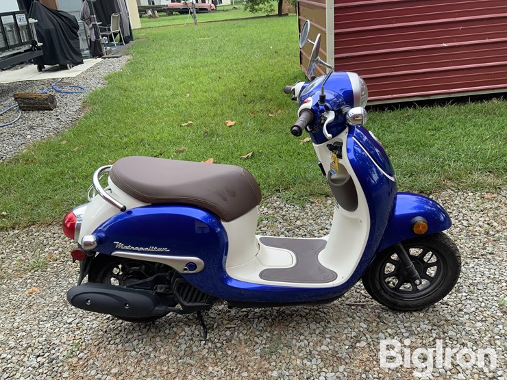 2024-honda-metropolitan-ncw50-scooter-image-4